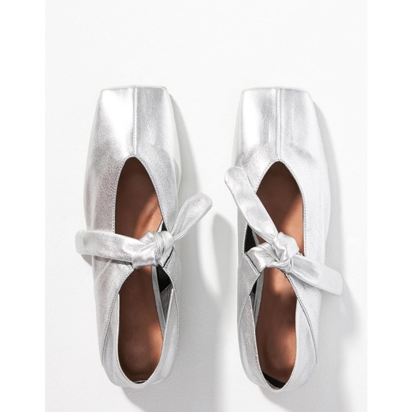 NIB SZ 6.5 Metallic Silver Chrome Bow Mary Jane Flats by Reikhany❣️ - Picture 3 of 4